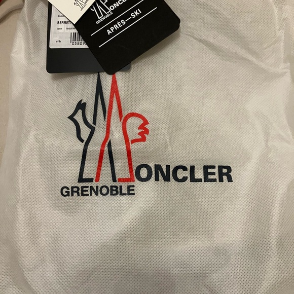 BEAUTIFUL RARE OVERSIZED MONCLER GRENOBLE BEANIE - Picture 8 of 10